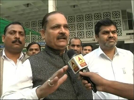 बार काउंसिल के कहने बाद भी काम पर नहीं लौटे वकील, Delhi Police के धरने का कहा 'ड्रामा'