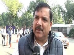 Anu Dubey के समर्थन में आए AAP नेता Sanjay Singh, दिल्ली पुलिस पर उठाए सवाल