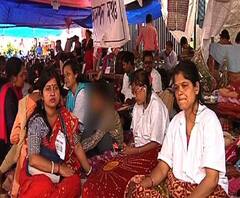 পার্শ্ব শিক্ষকদের অনশন চলছে, মঞ্চে গেলেন বিজেপি, সিপিএম ও কংগ্রেস নেতারা