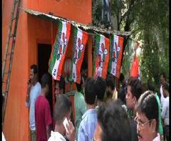 টিটাগড়ের বাবনপুরে দলীয় কার্যালয় পুনর্দখল তৃণমূলের, অপবাদ দেওয়ার জন্যই নাটক, পাল্টা দাবি গেরুয়া শিবিরের