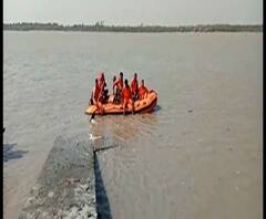 Reporter Stories: নামখানার পাতিবুনিয়ায় চলছে নিখোঁজ ট্রলারের সন্ধান, খোঁজ নেই ৬ মৎস্যজীবীর