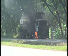 Reporter Stories: সিঙ্গুরে জাতীয় সড়কে ভারত পেট্রোলিয়ামের গাড়িতে আগুন, ব্যাহত যান চলাচল