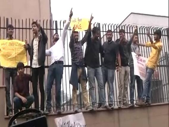 सरकार मूर्ख बना रही है- फीस बढ़ोतरी पर JNU छात्रसंघ