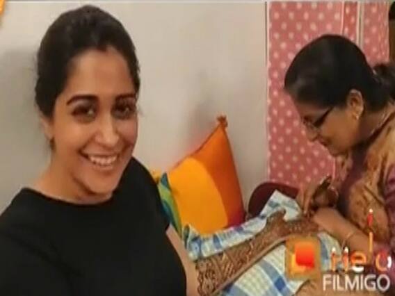 Dipika Kakar puts henna on her hands again