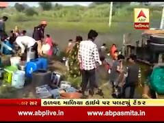 મોરબીઃ હાઈવે પર તેલ ભરેલુ ટેન્કર પલટી ગયું, લોકોએ તેલ માટે કરી પડાપડી, જુઓ વીડિયો