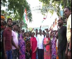 Reporter Stories: স্থায়ীকরণের দাবিতে টিটাগড়ে শ্রমিক সংগঠনের আন্দোলন, পরিষেবা বন্ধ হওয়ায় সাধারণ মানুষের হয়রানি