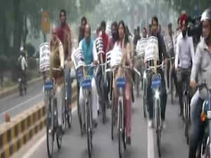 Parties try to gain political mileage via air pollution in Delhi