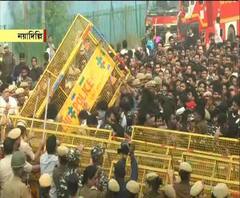 ফি বৃদ্ধির প্রতিবাদে জেএনইউ-তে ছাত্র বিক্ষোভ, উত্তাল ফ্রিডম চত্বর 