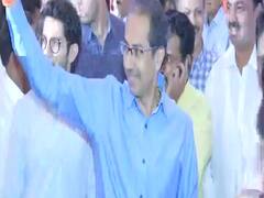 Uddhav Thackeray समेत तमाम शिवसेना विधायक पहुंचे Hotel Grand Hyatt, चेहरे पर दिखी खुशी