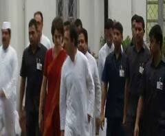 সংবিধান দিবস উপলক্ষে ট্যুইট রাহুলের, মহারাষ্ট্রে সরকার গঠন নিয়ে ট্যুইটারে আক্রমণ প্রিয়ঙ্কার