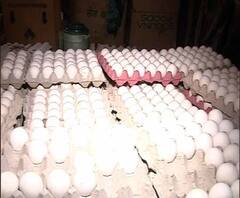 সেঞ্চুরি হাঁকিয়ে ঝাঁঝ বাড়াচ্ছে পেঁয়াজ, দাম বাড়ছে মুরগির মাংস ও ডিমের 