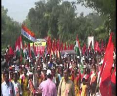 শ্রমিক ছাঁটাই, কেন্দ্রীয় সংস্থার বিলগ্নিকরণ, এনআরসির বিরোধিতা-সহ ১২ দফা দাবিতে সিপিএম ও কংগ্রেসের শ্রমিক সংগঠনের লং মার্চ