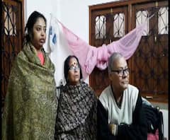 Reporter Stories: বন্ধ ট্রেন, তীর্থ করতে গিয়ে চূড়ান্ত দুর্ভোগে সাঁতরাগাছির এক পরিবার, কোচবিহারে আত্মীয়ের বাড়িতে উঠলেও অনিশ্চয়তা কাটেনি