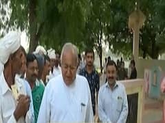 તીડનો આતંક અને ખેડૂતોની પાયમાલી અંગે શું કહી રહ્યાં છે બાનસકાંઠાના સાંસદ પરબત પટેલ, જુઓ વીડિયો