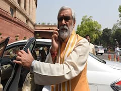 Delhi Fire: Ashwini Choubey met the injured at LNJP hospital