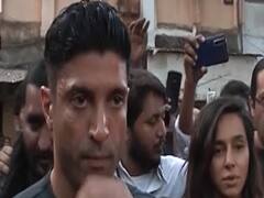 Farhan Akhtar, Swara Bhaskar समेत बॉलीवुड के कई कलाकारों ने CAA के खिलाफ किया प्रदर्शन