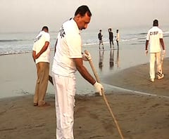 Juhu Beach | जुहू बीचवर जवानांकडून स्वच्छता मोहीम | मुंबई | ABP Majha