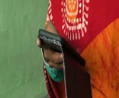 Reporter Stories: শান্তিপুরে 'ফেসবুক অ্যাকাউন্ট হ্যাক করে ছবি দিয়ে কুরুচিকর মন্তব্য', সাইবার ক্রাইম থানায় অভিযোগ