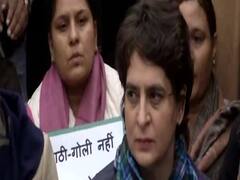 Priyanka Gandhi इंडिया गेट पर धरने पर बैठीं, तख्ती पर लिखा- 'देश गुंडों की जागीर नहीं'