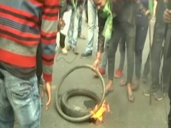 Bihar Bandh: पेट्रोल लेकर प्रदर्शन में शामिल हुए प्रदर्शनकारी