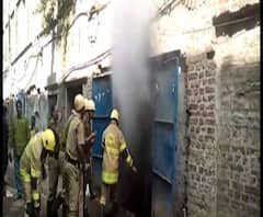 Reporter Stories: হাওড়ার সালকিয়ায় বাঁধাঘাটের কাছে ছাঁট কাপড়ের গুদামে বিধ্বংসী আগুন