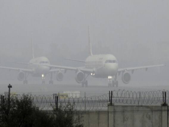 ठंड की वजह से विमान सेवा प्रभावित, IGI एयरपोर्ट से देखिए ग्राउंड रिपोर्ट