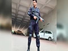 Arjun Bijlani's look from web series holding a machine gun