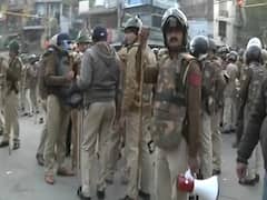 Jamia Protest: 'हिंसा में पुलिस के 6 जवान जख्मी, कुछ लोगों को हिरासत में लिया'- DCP South East