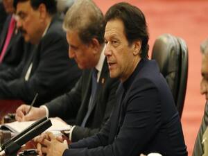 Pak PM Imran Khan jumps into Citizenship Amendment Bill controversy in India| Bharat Ki Baat