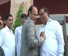 विधीमंडळाबाहेर अजित पवार आणि आशिष शेलारांमध्ये मनमोकळा संवाद | Nagpur | ABP Majha