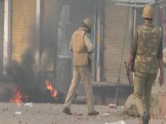 Firozabad में हिंसक हुई भीड़, पुलिस पर किया गया पथराव, अगजनी भी की गई