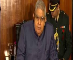 প্রাক্তন প্রধানমন্ত্রী বাজপেয়ীর ছবি উন্মোচনে আমন্ত্রণ পেয়েও সাড়া দেননি মুখ্যমন্ত্রী মমতা, অভিযোগ রাজ্যপাল জগদীপ ধনকড়ের