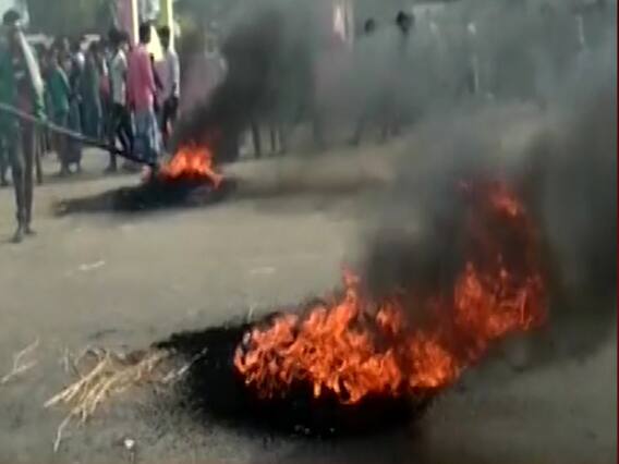 West Bengal में नागरिकता कानून का विरोध, मुर्शिदाबाद में प्रदर्शनकारियों ने किया रेलवे ट्रैक जाम