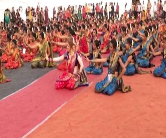 Lavani I पुण्यात 5 हजार मुलींचा लावणीत विश्वविक्रम I एबीपी माझा