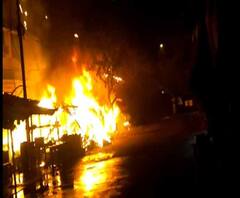 কসবা ইন্ডাস্ট্রিয়াল এস্টেটে বিধ্বংসী আগুন, ভস্মীভূত চামড়ার গুদাম, রেস্তোরাঁ, নার্সিং স্কুল