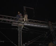 পাতিপুকুরে রেলের হাইটবারে উঠে পড়ল ভবঘুরে, ৯ ঘন্টা টানাপোড়েনের পর উদ্ধার