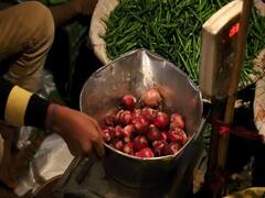 महंगे प्याज पर विपक्ष का हल्लाबोल, बिहार में RJD ने किया प्रदर्शन