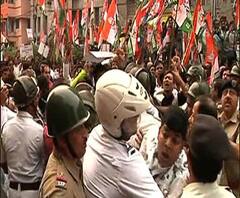 নাগরিকত্ব সংশোধনী বিলের প্রতিবাদে কংগ্রেসের মিছিল ঘিরে ধুন্ধুমার, সেন্ট্রাল অ্যাভিনিউয়ে কংগ্রেস-বিজেপি ধস্তাধস্তি 