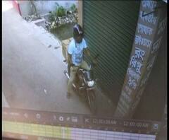 Reporter Stories: আমতার সাহাপাড়ায় ওষুধের দোকানের সামনে থেকে বাইক চুরি