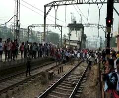  Dombivali-Kalyan Mega Block | डोंबिवलीत प्रवाशांची प्रचंड गर्दी, लोकलसेवा बंद असल्याने स्टेशन सास्तरच्या ऑफिसवर धडक | ABP Majha