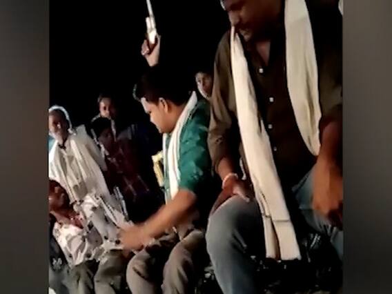 Youths Brandish Guns While Dancing At Wedding In Bihar | Sansani
