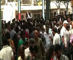 Local Train Rush | डोंबिवलीतल्या लोकलच्या गर्दीचा मुद्दा लोकसभेत, लोकलच्या फेऱ्या वाढवण्याची सुप्रिया सुळेंची मागणी | ABP Majha