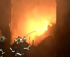 Fire | मुंबई मेट्रोच्या असल्फा स्थानकाजवळ थिनरच्या कारखान्याला भीषण आग | ABP Majha