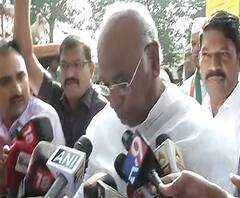 Congress | राधाकृष्ण विखे पाटलांसोबत भेट झाली नाही, मल्लिकार्जुन खर्गेंचं स्पष्टीकरण | ABP Majha