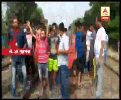 ট্রেনের ধাক্কায় দাদু -নাতনির মৃত্যু, ফুটব্রিজের দাবিতে দমদম-বেলঘরিয়ার মাঝে অবরোধ, বিক্ষোভ