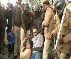 দিল্লিতে প্রতিবাদ মিছিল শুরুর আগেই আটক সিপিআই নেতা ডি রাজা সহ অন্যান্য নেতা