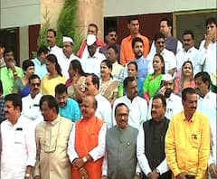 MLA's Photo session | नागपूरमध्ये अधिवेशनात आमदारांचं फोटोसेशन, फडणवीसांची गैरहजेरी | ABP Majha 