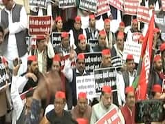 Samajwadi Party holds anti CAA protest outside UP VIdhan Sabha in Lucknow 