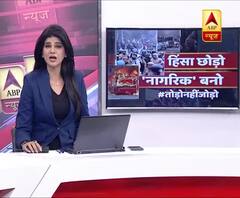 Delhi: Locals offer roses to Delhi Police at Jama Masjid