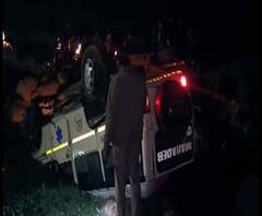 সাঁইথিয়ায় ময়ূরাক্ষী নদীতে পড়ে গেল অ্যাম্বুল্যান্স, পলাতক চালক